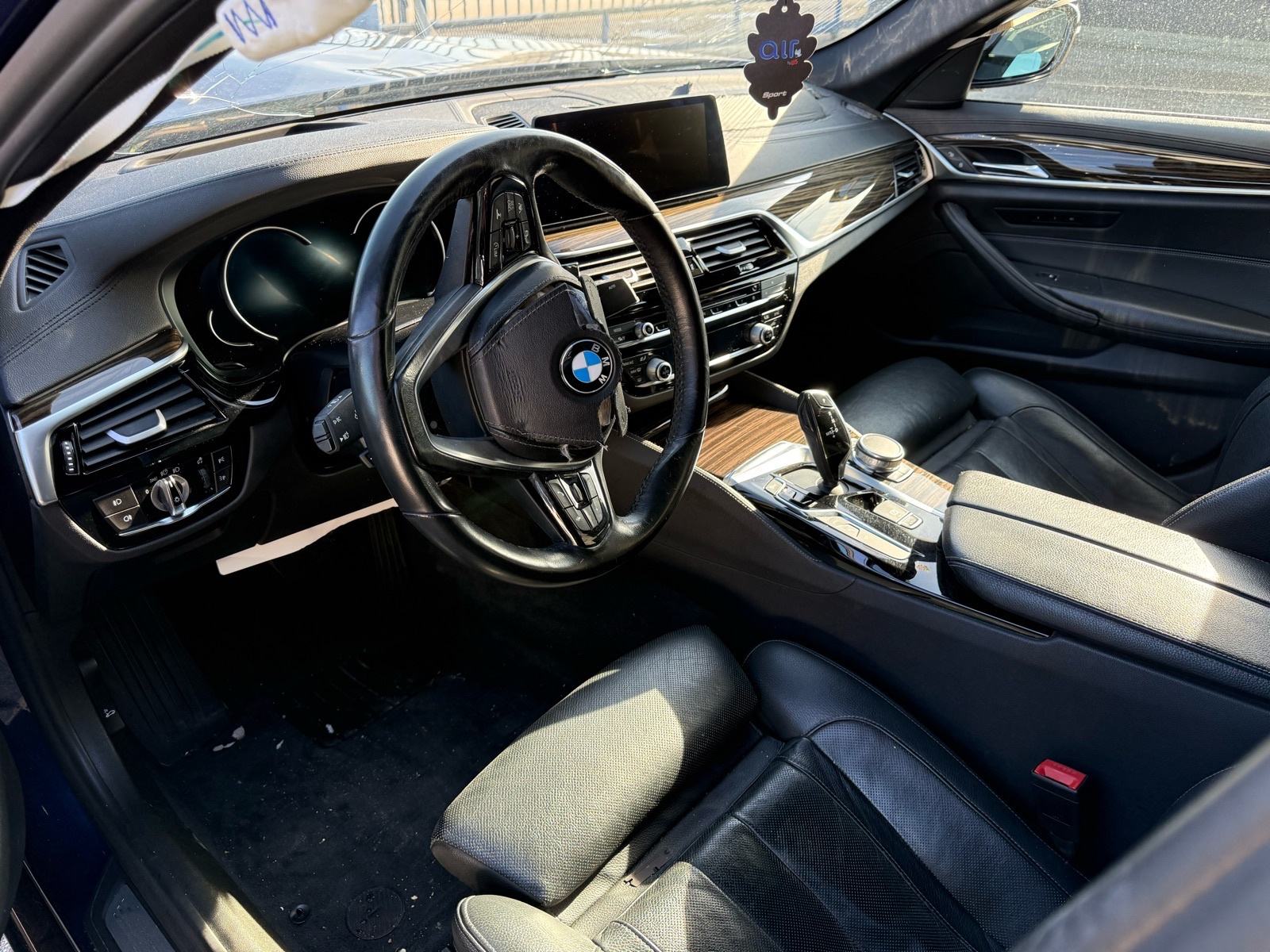 BMW serija 5 530e INDIVIDUAL