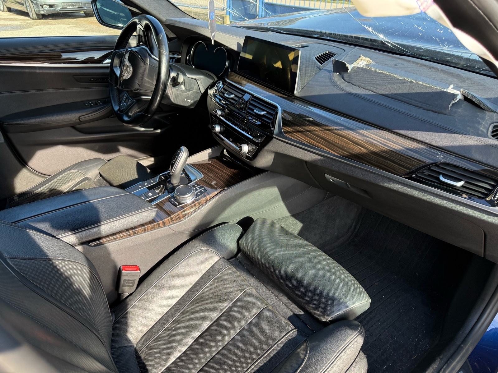 BMW serija 5 530e INDIVIDUAL